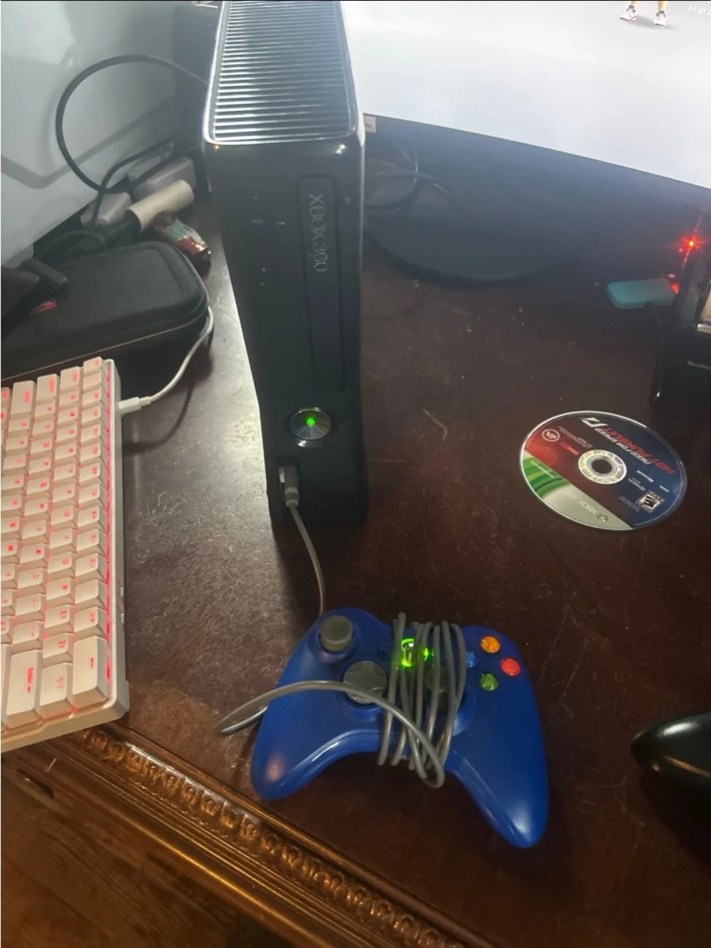Console with Blue Wired Controller - Xbox 360 bundle